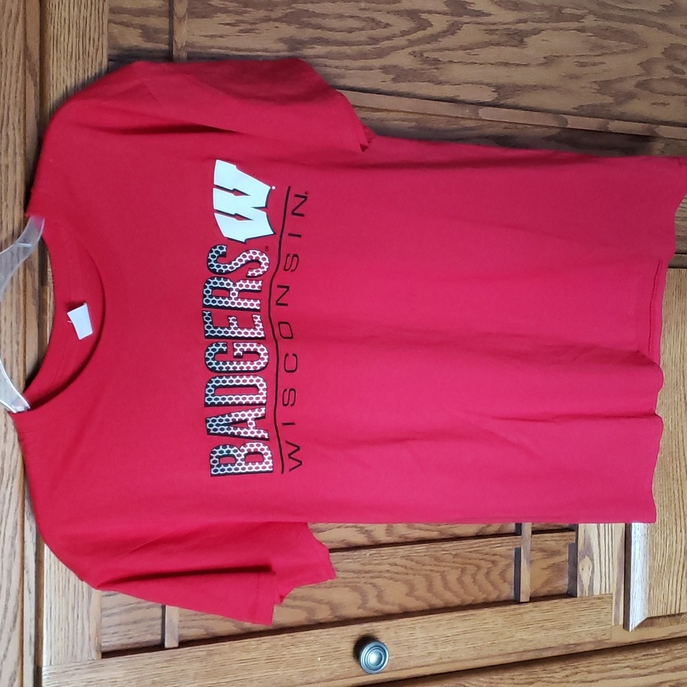 Men's NWT Wisconsin Badgers Short Sleeve Hanes Red T-Shirt Sz. M